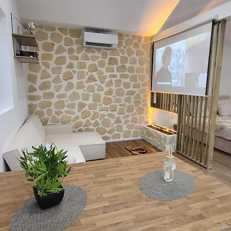 Le Champenois - Jacuzzi - Terrasse - Calme - Cine Netflix *