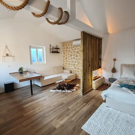 Le Champenois - Jacuzzi - Terrasse - Calme - Ciné Netflix Сasa de vacaciones