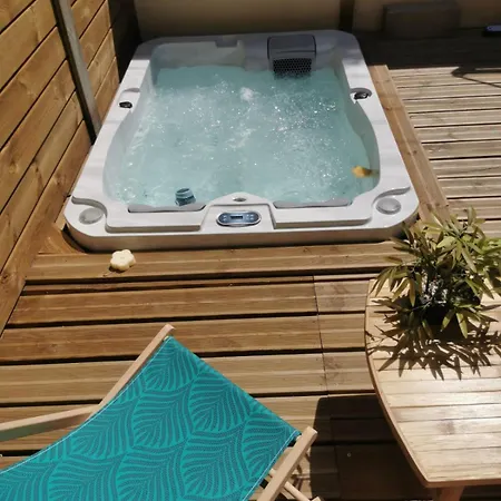 Le Champenois - Jacuzzi - Terrasse - Calme - Ciné Netflix Сasa de vacaciones