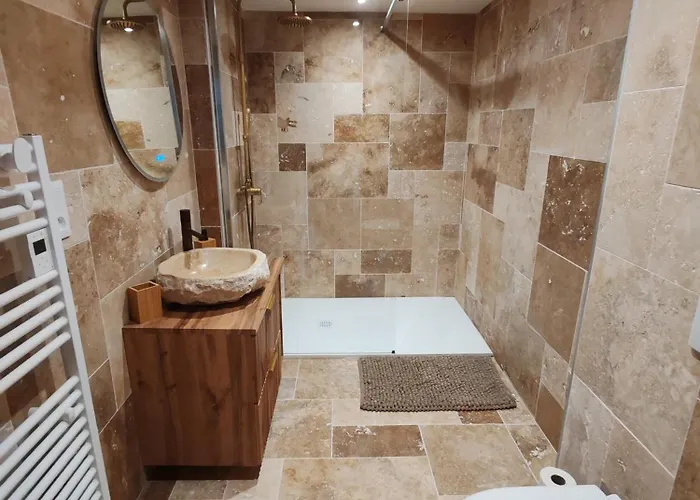 Le Champenois - Jacuzzi - Terrasse - Calme - Cine Netflix *