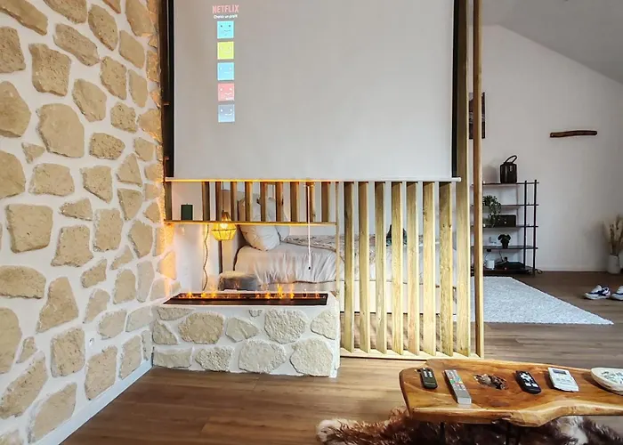 Le Champenois - Jacuzzi - Terrasse - Calme - Cine Netflix *